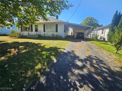 15 Sunset Dr, Conneaut, OH 44030