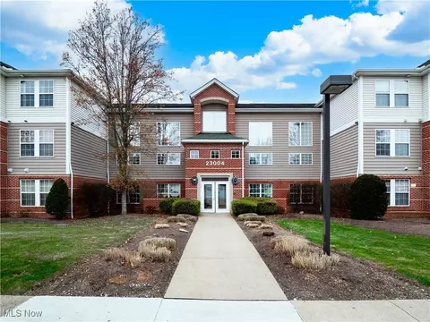23004 Chandlers Ln #115, Olmsted Falls, OH 44138
