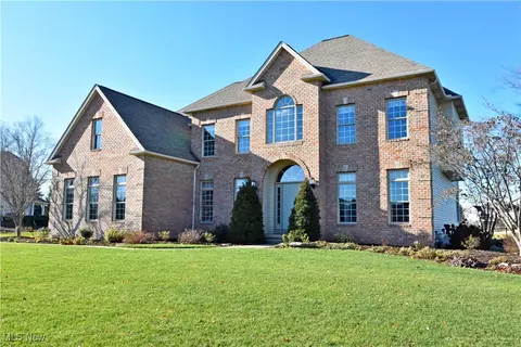 6550 Hunters Field Dr, Medina, OH 44256