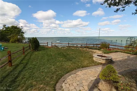 Exterior - 1022 Beachview Rd, Willoughby, OH 44094 photo 2 of 7