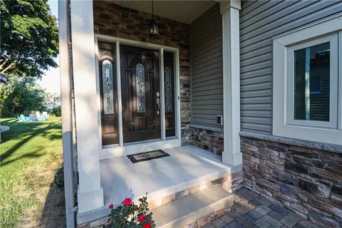 Exterior - 1022 Beachview Rd, Willoughby, OH 44094 photo 3 of 7