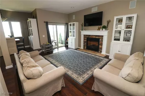 Living - 1022 Beachview Rd, Willoughby, OH 44094 photo 2 of 3