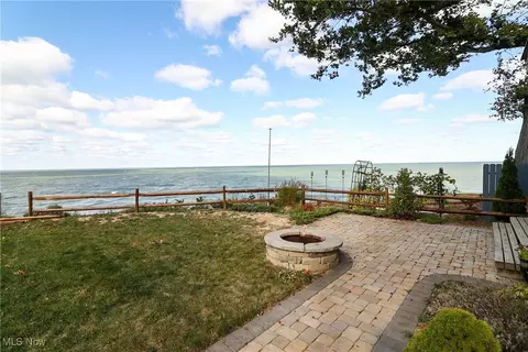 Exterior - 1022 Beachview Rd, Willoughby, OH 44094 photo 4 of 7