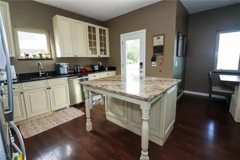 Kitchen - 1022 Beachview Rd, Willoughby, OH 44094 photo 2 of 3