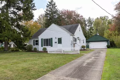 24059 Hedgewood Ave, Westlake, OH 44145