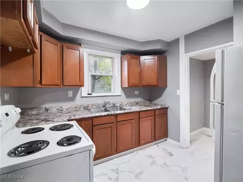1137 West Ave, Elyria, OH 44035 photo 14