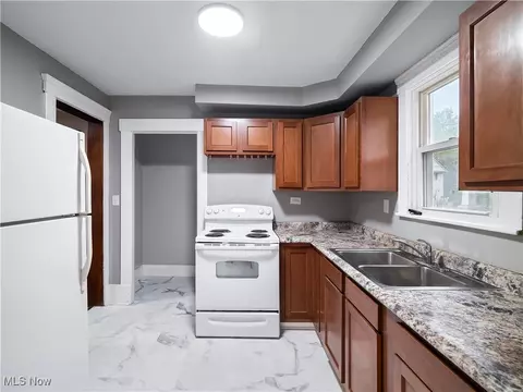 1137 West Ave, Elyria, OH 44035 photo 16