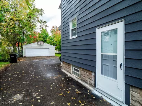 1137 West Ave, Elyria, OH 44035 photo 2