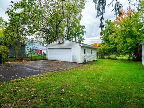 1137 West Ave, Elyria, OH 44035 photo 5