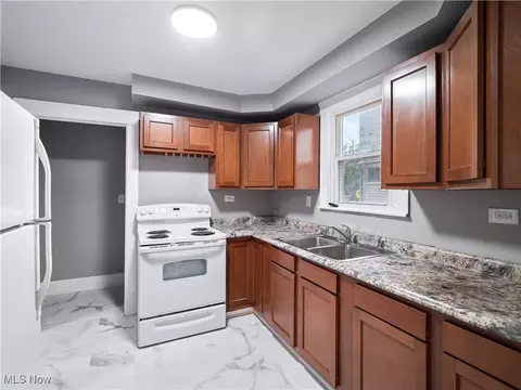 1137 West Ave, Elyria, OH 44035 photo 17