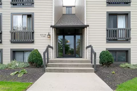 6250 Greenwood Pkwy #105, Sagamore Hills, OH 44067