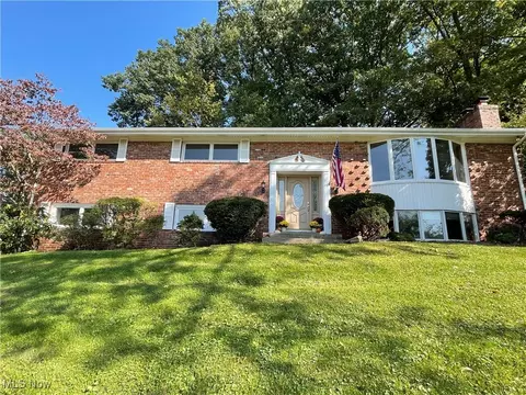 914 Lindy Lane Ave SW, North Canton, OH 44720