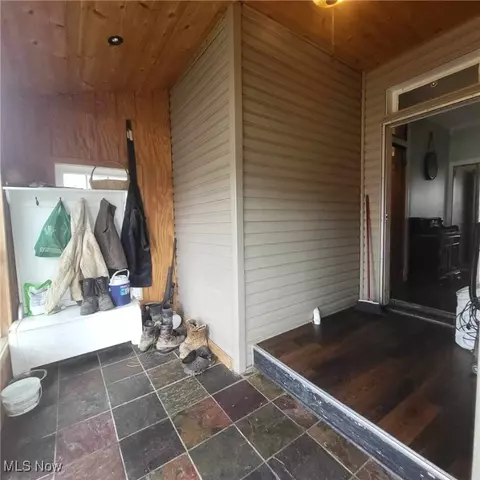 Entry Way - 320 W Main St, Barnesville, OH 43713 photo 3 of 5