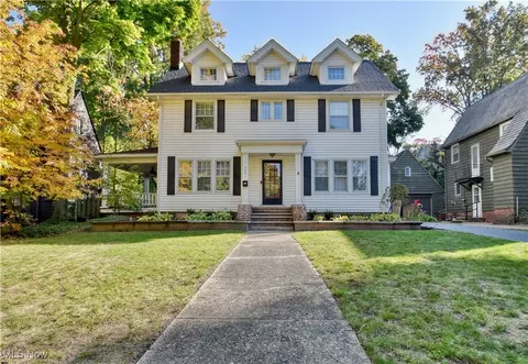 2241 Delaware Dr, Cleveland Heights, OH 44106