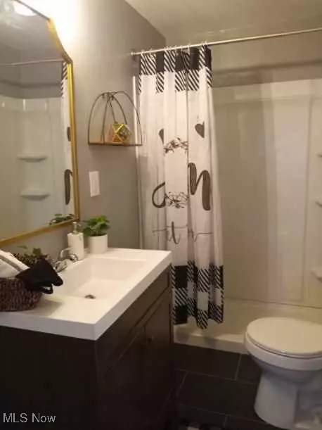 Bath - 2004 Maryland Ave, Ashtabula, OH 44004 photo 2 of 2