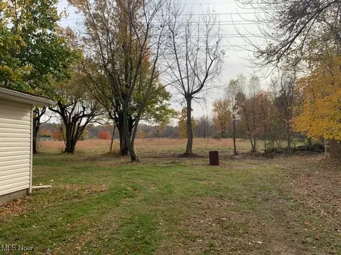 Exterior - 2004 Maryland Ave, Ashtabula, OH 44004 photo 2 of 2