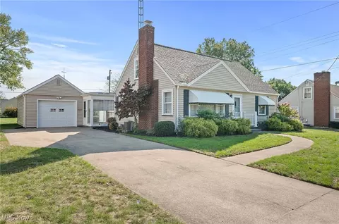 148 Hilltop Dr NW, Canton, OH 44708