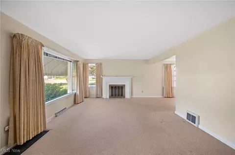 148 Hilltop Dr NW, Canton, OH 44708 photo 8