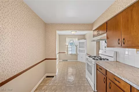 148 Hilltop Dr NW, Canton, OH 44708 photo 6