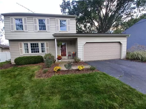 3918 Longhill Dr SE, Warren, OH 44484