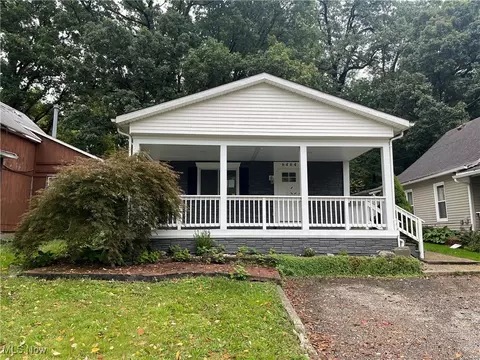 6464 Lakeview Dr, Ravenna, OH 44266