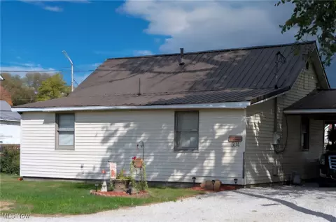 504 Adams St, Dresden, OH 43821