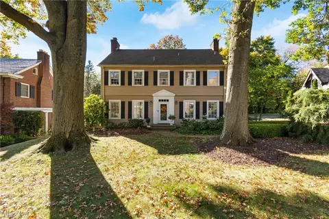 1166 Sunset View Dr, Akron, OH 44313