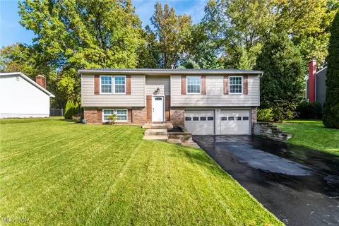 1358 Cranbrook Dr NE, Warren, OH 44484