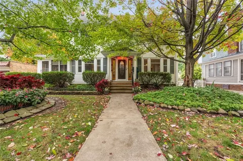 1084 Leedale Ave, Lakewood, OH 44107