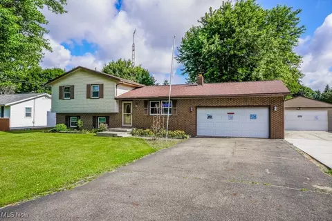 1031 Stambaugh St NW, North Canton, OH 44720