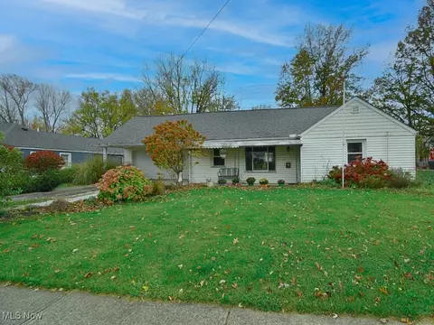 1058 Stevens Blvd, Eastlake, OH 44095