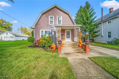 425 5th St, Fairport Harbor, OH 44077