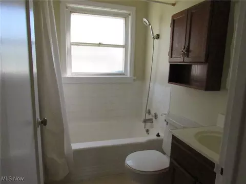 Bath - 718 Norman Ave, Ashtabula, OH 44004 photo 1 of 2