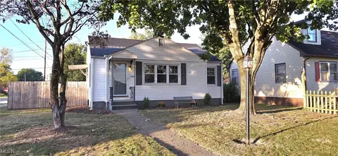 2110 Whitman Ave, Zanesville, OH 43701