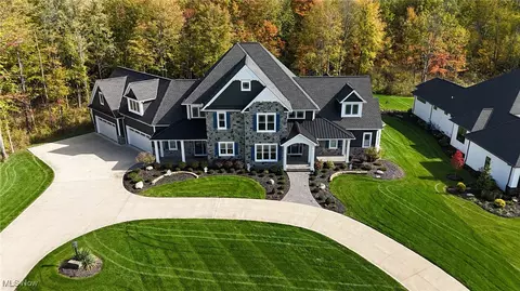 12291 Arbor Creek Dr, Strongsville, OH 44136