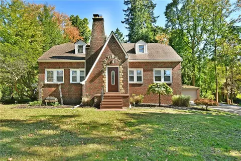 572 N Main St, Poland, OH 44514