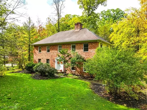 16620 Mohican Trl, Chagrin Falls, OH 44023