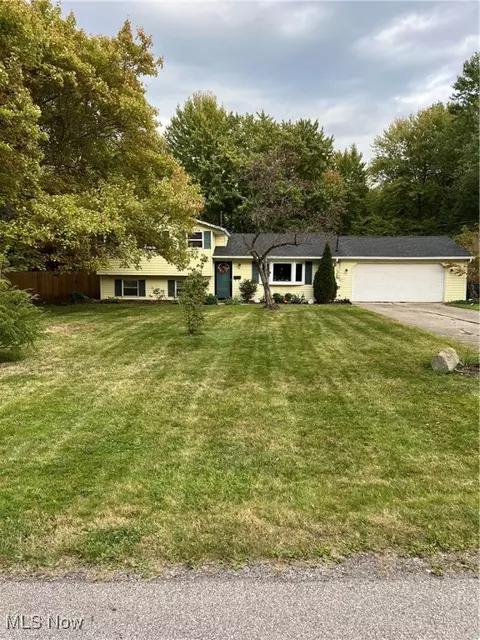 6671 Ridge Plaza Dr, North Ridgeville, OH 44039