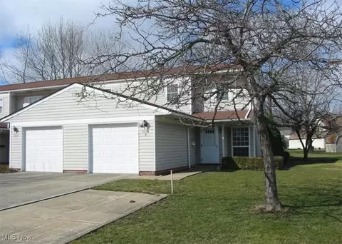 6884 Stratford Cir, Mentor, OH 44060