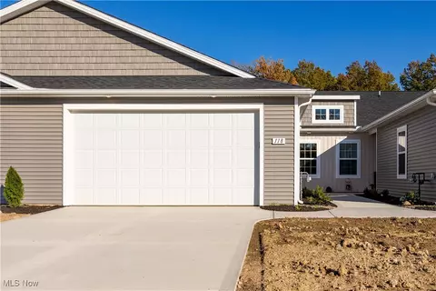 128 W Spring Dr, Elyria, OH 44035