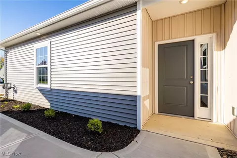 Entry Way - 128 W Spring Dr, Elyria, OH 44035 photo 1 of 4