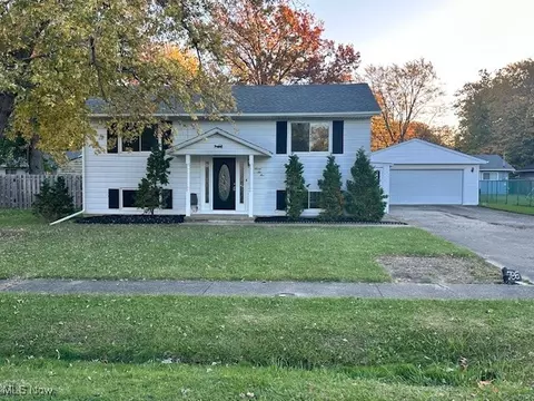 765 Hollywood Ave, Sheffield Lake, OH 44054