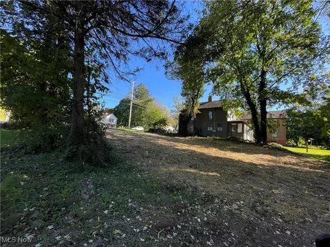 2409 St Clair Ave, East Liverpool, OH 43920