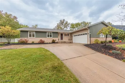 8290 W Ridge Dr, Broadview Heights, OH 44147