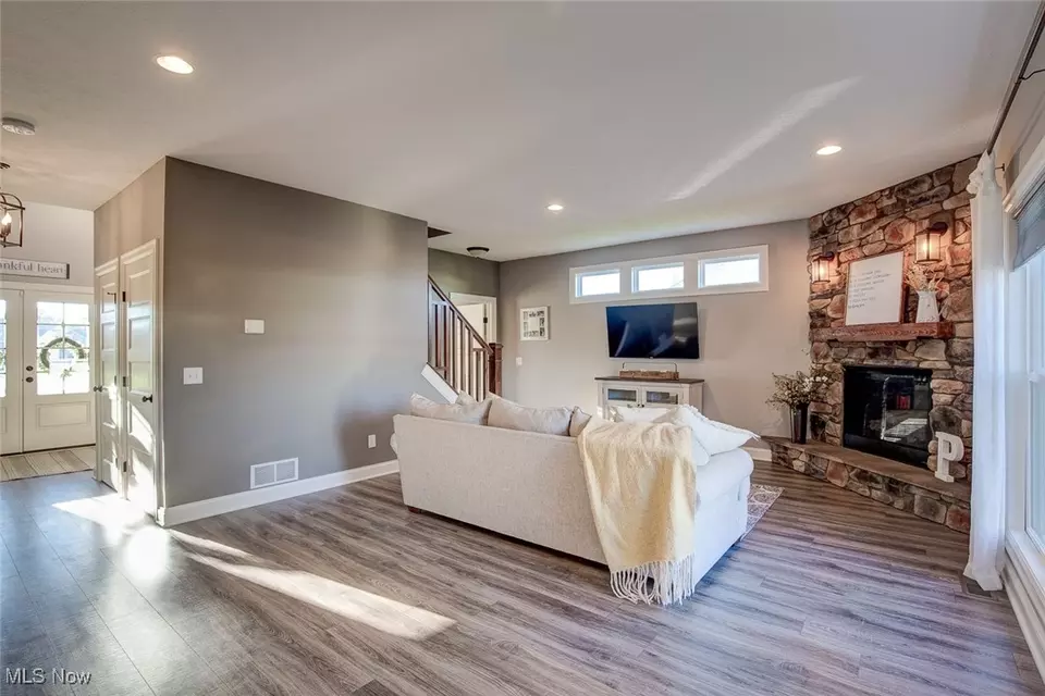  2773 Legacy St NW, Uniontown, OH 44685 photo 5