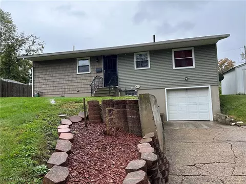 2141 Mayflower Ave NW, Massillon, OH 44647