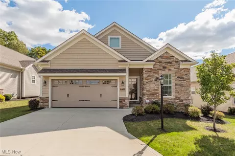 8407 Bella Dr, Macedonia, OH 44056