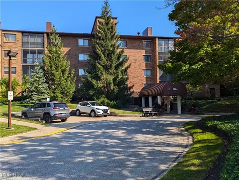 160 Fox Hollow Dr #304, Mayfield Heights, OH 44124