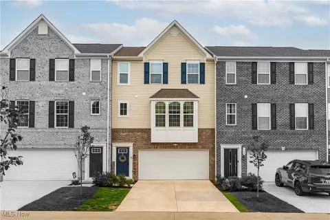 1637 S Eckert Ln, Akron, OH 44313