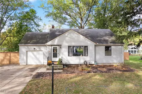 215 Southwood Dr, Elyria, OH 44035